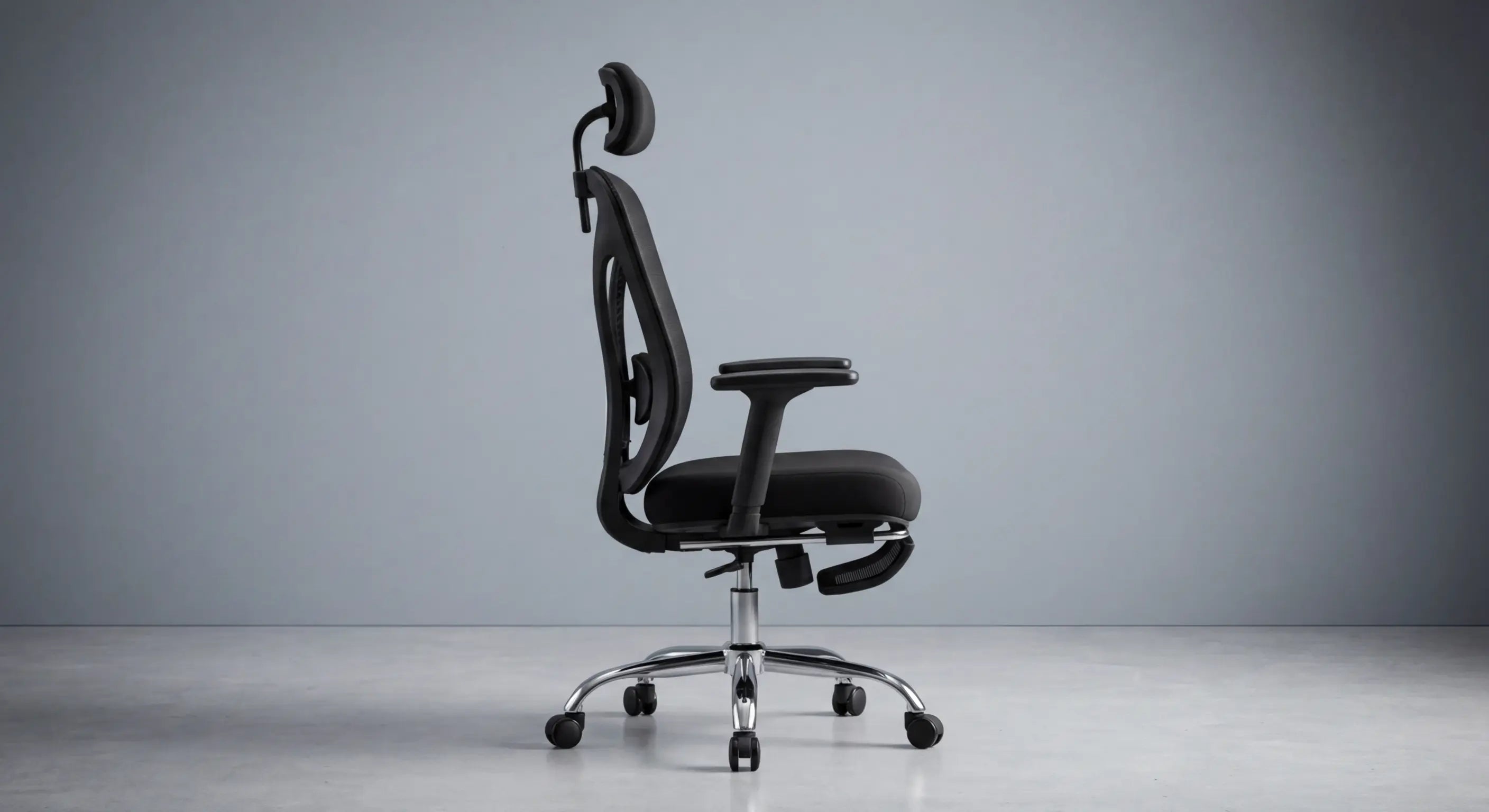 Profil de la chaise ErgoStudio Pro montrant le soutien lombaire dynamique et l'inclinaison du dossier.