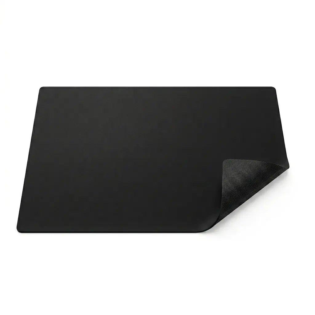 Tapis de bureau confortable 90x120 cm noir, 
surface polyester douce et dos antidérapant TPR – ErgoStudio