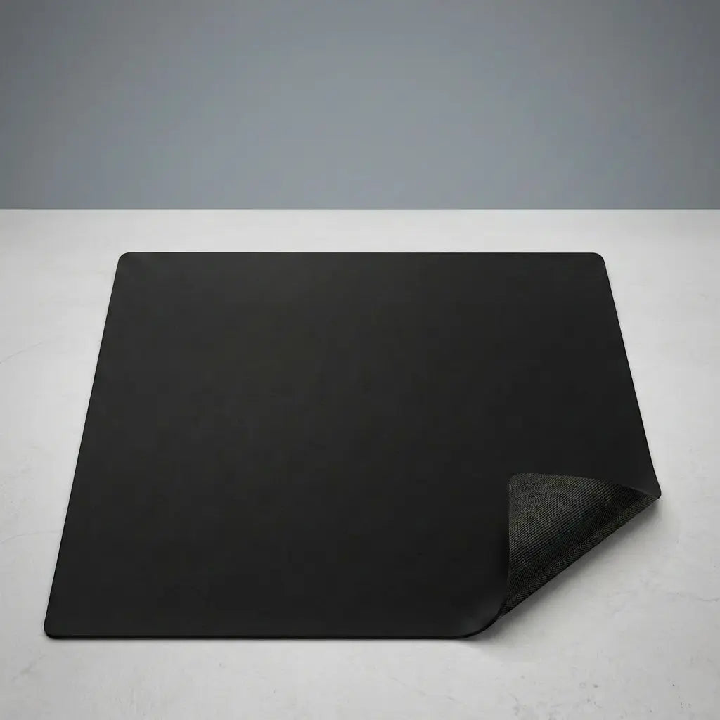 Vue de dessus du tapis bureau ErgoStudio 90x120 cm 
noir, texture polyester douce et antidérapante